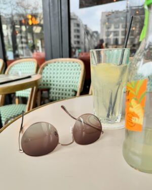 Bastien Grimal Instagram - Quand j’ai rien à faire je mets mes @hawkersco , un costume, et je cherche la/les femme/s de ma vie.

*collaborationcommerciale