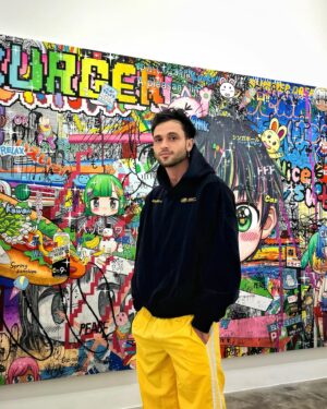 Bastien Grimal Instagram - Un peu de couleur dans ce sombre monde? 🌈🎨

🧥 @kway_official 
🦺 @scuffers.co 
👖 @scuffers.co 
🎨 @perrotin