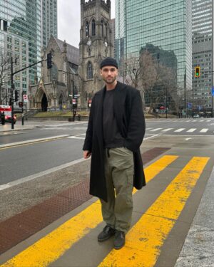 Bastien Grimal Instagram - Hello Quebec ❤️🇨🇦🍁 
Personne a encore trouvé pourquoi je suis là.
Qui a une idée?

🥼 @thefrankieshop 
👖 @carhartt_europe 
👞 @timberland_eu 
👕 @adidasparis

Merci pour la photo @killianchg 🙏🏼 (ptain tout le monde est cool ici)