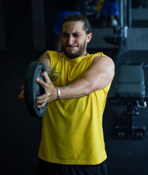 Bastien Muñez Instagram - Paye ta figure 🫠😂 !
.
Merci monsieur @sebastien_pinelli pour la photo 🥴 !
.
#fitness #work #sport