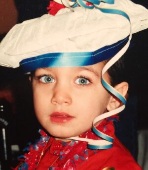 Bastien Muñez Instagram - 23 𝒥𝒶𝓃𝓋𝒾𝑒𝓇 🎂...
Une année de plus au compteur !
.

Cette année encore, des hauts des bas, de la peine et de la joie. Malgré tous les messages d’affection que je reçois en ce jour, c’est moi qui tiens à remercier toutes les personnes qui sont là aujourd’hui de près ou de loin. 
On vieillit, on évolue.. on laisse sur le bas côté ce qui est futile et on se concentre sur la vraie vie. On avance. Aujourd’hui démarre une nouvelle page de ma vie. Avec des bases solides, construites non sans mal. Mais nous avons tous des blessures, un passé.. sans quoi je pense les choses n’auraient pas la même saveur. 
Merci à ceux qui m’on souhaité mon anniversaire, ceux qui vont penser à moi, et qu’importe si c’est grâce aux réseaux que vous vous en souvenez, la volonté de me le souhaiter est pour moi déjà une grande marque d’affection… 
C’est moi qui vous souhaite une longue vie 🤍 !