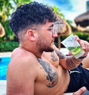 Bastien Muñez Instagram - A la fin du bal on comptera les amis 🎶
.
#mexico #playa #holiday #playadelcarmen #mojito