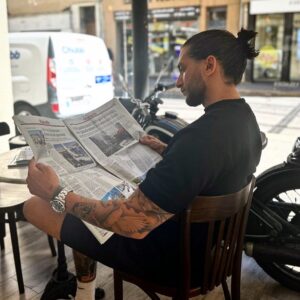 Bastien Muñez Instagram - Les images qu’on donne de la réalité, comptent tout autant que la réalité elle même. Alors si vous contrôlez l’une, vous maîtrisez l’autre 🤯.
.
#haircut #media #news #hair
@_latelier_zaidi ✂️