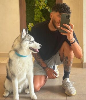 Bastien Muñez Instagram - Leïko 🤍 
.
#dog #puppy #husky #pomsky #love