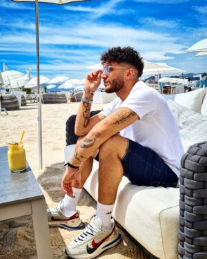 Bastien Muñez Instagram - « C’est moi qui créer le jeu, pas b’soin de tricher. »
.
#france #frenchriviera #cannes #summer