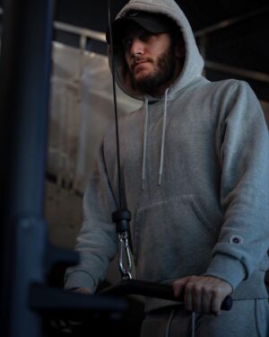 Bastien Muñez Instagram - Reprendre le cap 💪🏼 ! 
.
@fitnessparkofficiel @fitnessparkterrassesduport 
📸 : @sebastien_pinelli 
.
#fitness #motivation #newstep #focus