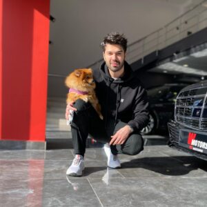 Batuhan Ekşi Instagram - Yine baskasina ait bir kopekle karsinizdayim 🐶