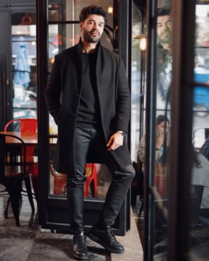 Batuhan Ekşi Instagram - Esquire ile; oyunculuk, stil ve motivasyon üzerine kısa bir röportaj yaptık. Röportajı, Esquire Kış Sayısı’nda okuyabilirsiniz. 🤍 
@esquireturkiye 
Röportaj: @pelinhascalik 
Fotoğraf: @seldelek