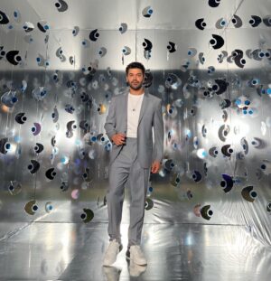 Batuhan Ekşi Instagram - Kanal D lansman gecesi. Beni bu geceye hazırlayan sevgili @emreerdemoglu ve @hamiyetaktass ‘a çok teşekkür ederim.