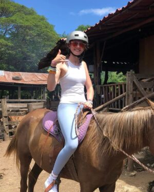 Bay Allebach Instagram - Soo, this is what I’ve been up to for the past 2 weeks 

• 🏄‍♀️🌊🌸🌴🥥 •

#costarica🇨🇷 #playagrande #tamarindo #surfing #wbsurfcamp