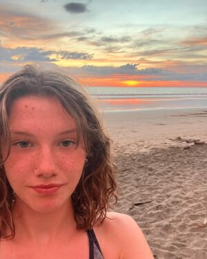Bay Allebach Instagram - Soo, this is what I’ve been up to for the past 2 weeks 

• 🏄‍♀️🌊🌸🌴🥥 •

#costarica🇨🇷 #playagrande #tamarindo #surfing #wbsurfcamp
