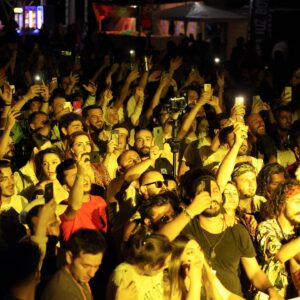 Bayhan Instagram - 28 Ağustos Çınarcık " Otostop Festivali " benim için unutulmaz bir gece. Sevenlerim ile hasrete son verdiğimiz yeni milad...
#interturkey #otostopfestivali 

Fotoğraflar @mustafakalipciogluu