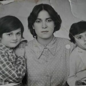 Bayhan Instagram - "Anne"
Her güzellikte sen, her gülümsemede sen, olası her cennetin  huzur veren renginde sen varsın. 
Her anneye mukaddes sevgi ve saygılarımla...
Anneler gününüz kutlu olsun.