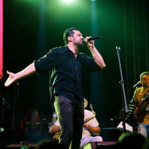 Bayhan Instagram - 28 Ağustos Çınarcık " Otostop Festivali " benim için unutulmaz bir gece. Sevenlerim ile hasrete son verdiğimiz yeni milad...
#interturkey #otostopfestivali 

Fotoğraflar @mustafakalipciogluu