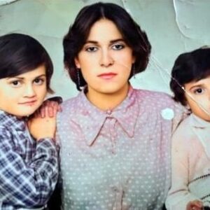 Bayhan Instagram - "Anne"
Her güzellikte sen, her gülümsemede sen, olası her cennetin  huzur veren renginde sen varsın. 
Her anneye mukaddes sevgi ve saygılarımla...
Anneler gününüz kutlu olsun.