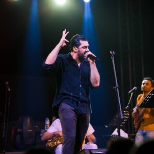 Bayhan Instagram - 28 Ağustos Çınarcık " Otostop Festivali " benim için unutulmaz bir gece. Sevenlerim ile hasrete son verdiğimiz yeni milad...
#interturkey #otostopfestivali 

Fotoğraflar @mustafakalipciogluu