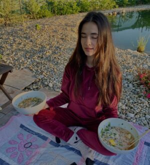 Beáta Hrnčiříková Instagram - Meditace v přírodě je skvělá🍃
Důležitá je k tomu vyvážená strava😋
#pholover