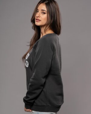 Beáta Hrnčiříková Instagram - Já a náš nový Merch🤪

https://eshop.divadlomir.cz/
📸 foto: Martin Olšar @olsarmartin