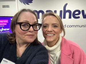 Beatie Edney Instagram - @lauraikman and I together today at our favourite charity @themayhew in (1) for the opening of the #olijuste wing - supported by the amazing #duchessofsussex . Animal charities are going through a tough time at the moment. They are announcing their new campaign Lasting Love. The Mayhew helps dogs, cats and communities. They help keep animals healthy and united with their humans. (2 Laura meeting her possible foster dog (3) a Mayhew cat spying on the festivities (4) Mayhew rescue turned Therapaws dog. #animalcharity #rescuedog #rescuedogsofinstagram #rescuecat
