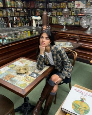 Beatrice Barichella Instagram - school girl
