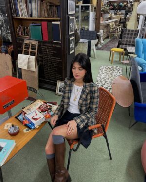 Beatrice Barichella Instagram - school girl