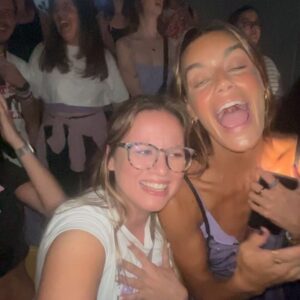 Beatriz Monteiro Instagram - que. noite 💜 #gutsworldtour