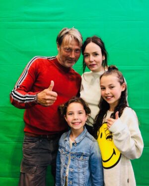 Beau Gadsdon Instagram - Dolly and I with our on screen parents @theofficialmads. 

@starwars 
@starwarsuk 
@starwarsmovies