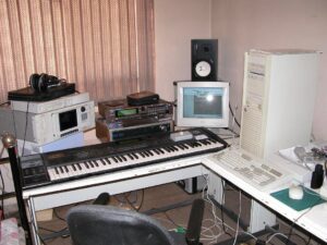 Behrouz Saffarian Instagram - اتاق کار من سال ۱۳۸۱#homestudio