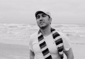 Behrouz Saffarian Instagram - پشتم به دریاست ٫ با کلی کشتیهای غرق شده