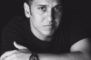 Behrouz Saffarian Instagram - اى او، سازت را كوك نكن، بى صدا بزن. صدايت را در مياورند!