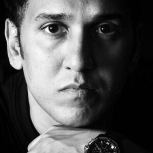 Behrouz Saffarian Instagram - گاهى تورا بجاى خودم گريه ميكنم-يا جاى تو براى خودم گريه ميكنم.  #گريه