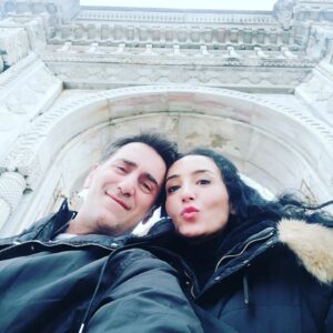 Bekir Aksoy Instagram - Mis gibi bir hava, harika bir yürüyüş, sarmaş dolaşlı bir hayat ❤️ #aşk #love