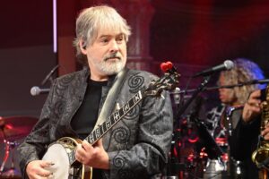 Béla Fleck Instagram - Thanks for having me @stephenathome, I had a wonderful time playing last night on @colbertlateshow. 

Thanks for the photos @skpnyc 

#Colbert
