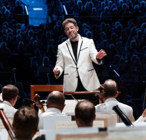 Béla Fleck Instagram - Béla Fleck delighted the crowd at Blossom Music Center on Saturday with his banjo transcription of Gershwin’s “Rhapsody in Blue” with The Cleveland Orchestra and conductor Brett Mitchell. (📸: @klibal) 
.
.
.
#clevelandorchestra #belafleck #blossommusiccenter #cleveorch #classical #music
