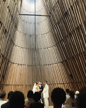 Bell Instagram - DさんRさんの新たな誓い、、、💒
Rさん、お美しい、、、
そんな、お祝いの宴に参加させて頂きました🤩✨
参列者ほぼ皆んなが余興をやるという、飲む暇、食べる暇が無い、セトリ‼️もちろん私も舞ってきました‼️
呑んで笑って涙して✨
本当におめでとうございました🤩✨

#グランドハイヤット