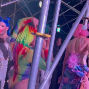 Bell Instagram - 先日開催された
リップシンクバトルイベント💋
「sparkle」にムクちゃんとお邪魔してきましたぁ〜💛✨✨
しょっぱなから濃いめサワーで乾杯🍻

「オピュランス」お馴染みのメンバーのヴェラちゃんラビちゃんにも会えたぁ〜❤️‍🔥
バトルメンバーの決死のバトル✨最高のパフォーマンスに涙😭
何色ものキャラクターがスパークしまくり✨
あぁ〜楽しかった〜💝

この模様は、
今夜のジロジロ有吉で‼️
見逃し配信は、
TVer、U-NEXTで😊

#有吉じゃぽん
#ジロジロ有吉 
#有吉
#tbs
#ひげがーる
#ベル
#ニューハーフ
#lgbt