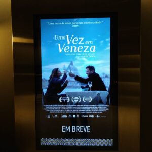 Bellatrix Serra Instagram - Saudade de um cineminha…! E ir pra pré-estreia do meu filme então…! @wheninvenicefilm  estreia na quarta 10/11 no @cinemarquise