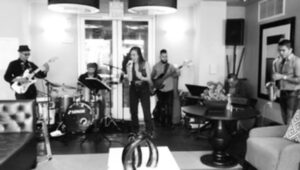 Belle Hengsathorn Instagram - Singing a gig the other day. Hit all the notes in the original key! 👍🏼🎶 #whitneyhouston