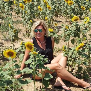 Belma Canciğer Instagram - Yaz belki #günebakan🌻 çiçekleri için bitti ama dün gece havanın 29 derece olduğunu düşünürsek #sarıyaz uzun sürecek gibi...yakın geçmiş #tbt
