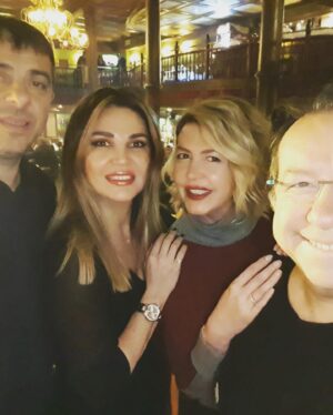 Belma Canciğer Instagram - 1800’lü yıllardan günümüze kadar gelen bu şahane mekanda kim bilir ne anılar, ne aşklar yaşandı..Bugün , eskimeyen dostlarımla eskimeyen aşkımla yüzyıllık bir yerde zamanı durdurduk aşkla...