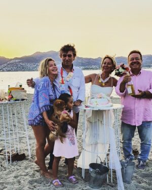 Belma Canciğer Instagram - 19 yıl sonra yine, yeni, yeniden🙏🧿🎂👰🤵🏼💫🍾🥂🎉🎁 #çokmutluolun