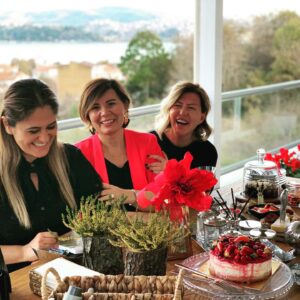 Belma Canciğer Instagram - Bugün benimkiler geldi🙏alışveriş yapmadan #blackfriday #thanksgiving #yeniev #kışıngelişi yani kısacası kutlamadığımız hiçbirşey kalmadı iyi ki geldiniz kızlar💃💃💃