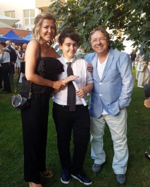Belma Canciğer Instagram - 16 yıl önce tuttuğum dilek🙏baharımın müjdecisi🧿bana gelen en güzel anneler günü hediyesi💃hayattaki en büyük şansım,seni çok ama çok seviyorum❤️hep çok mutlu ol💙 #happybirthday 🎂🥳🤩💥 @ardamujde