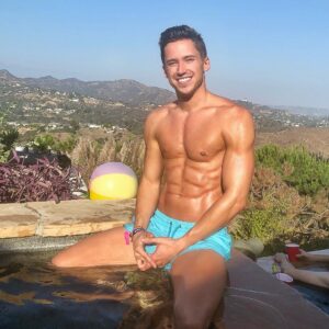 Ben Butler Instagram - Did you even go to the pool if you didn’t take a pic? 🤔😁 What did everyone else do this Labor Day weekend?!?