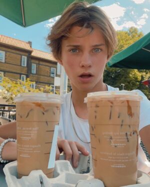 Ben Grosskopf Instagram - sending good vibes ✨🧸
-
-
-
- #bengrosskopf #positivity #febuary #teen #tiktok