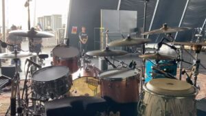 Ben Harper Instagram - @oliver_charles_drummer_artist with the best seat in the house
.
.
@yamahadrumsofficial 
@soundonsoundct
#soundonsoundmusicandartsfestival
