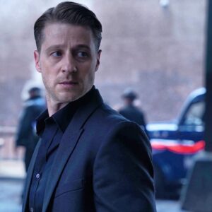 Ben McKenzie Instagram - Uh oh...more @gothamonfox tonight. It's a good one 👊🏻