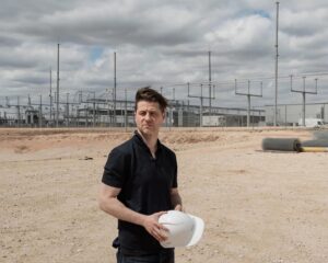 Ben McKenzie Instagram - The crypto market may seem like a goldmine, but my research with Jacob uncovered the ugly truth. Energy-guzzling machines and tailor-made fraud. Pre-order 'Easy Money' for the inside scoop on what's really going on.