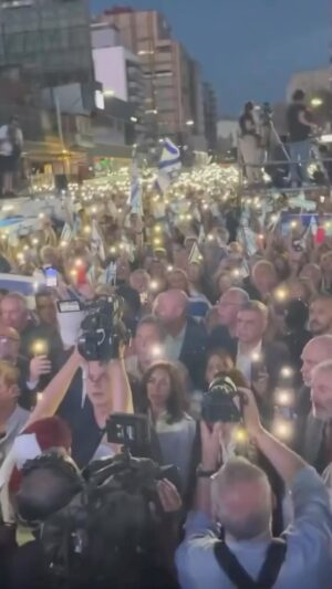 Ben Savage Instagram - Buenos Aires crowd singing “Hatikvah”, the national anthem of Israel.