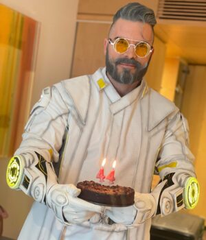 Ben Schamma Instagram - Hi I‘m Birthday Boy Ben and I turned 44 today 🥳🍾🥹